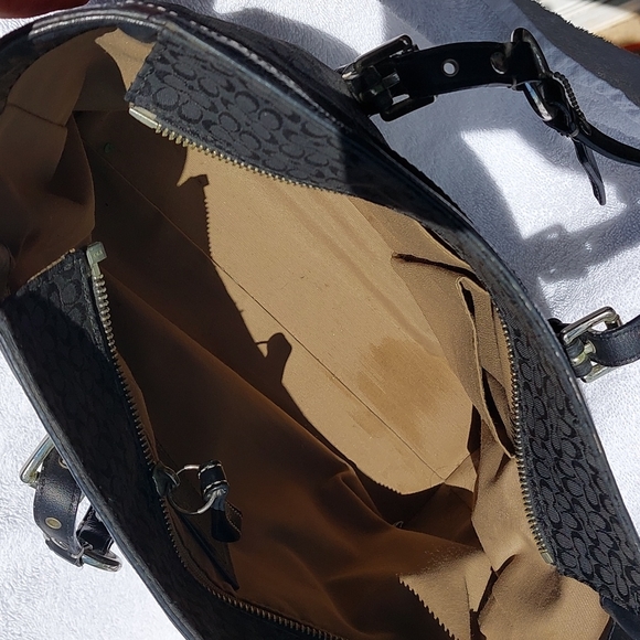 COACH black shoulder bag, zip top, multiple pockets. - Picture 7 of 14